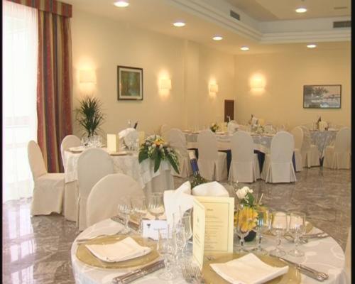 Hotel Pineta Ristorante Castello Cava deʼ Tirreni Kültér fotó