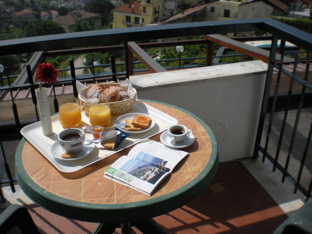 Hotel Pineta Ristorante Castello Cava deʼ Tirreni Szoba fotó